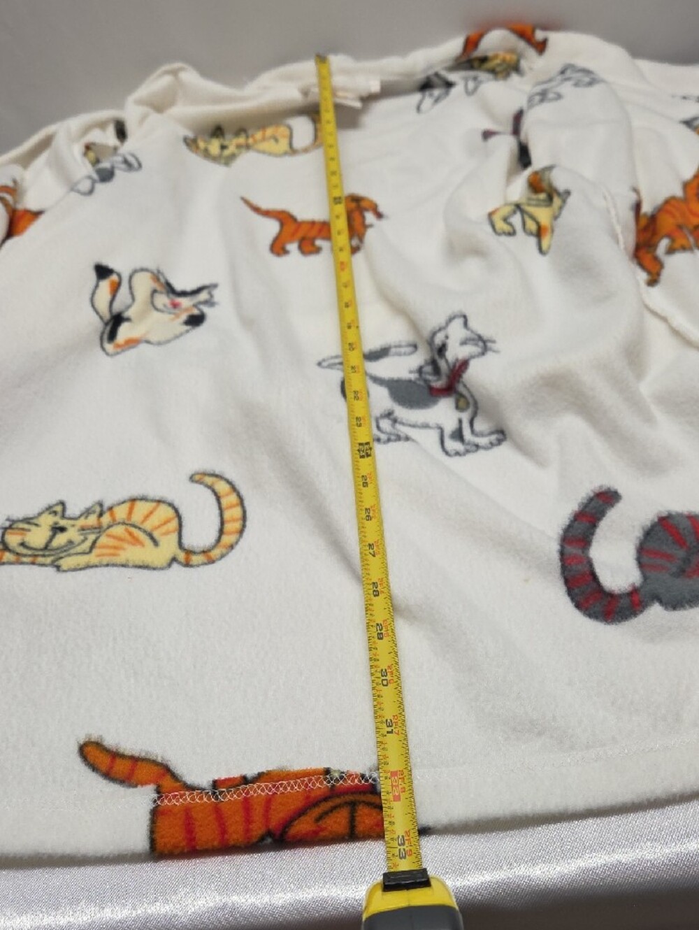 Cozy White Cat-Print Fleece Robe with Tie Waist Loungewear Whimsical - Picture 6 of 8